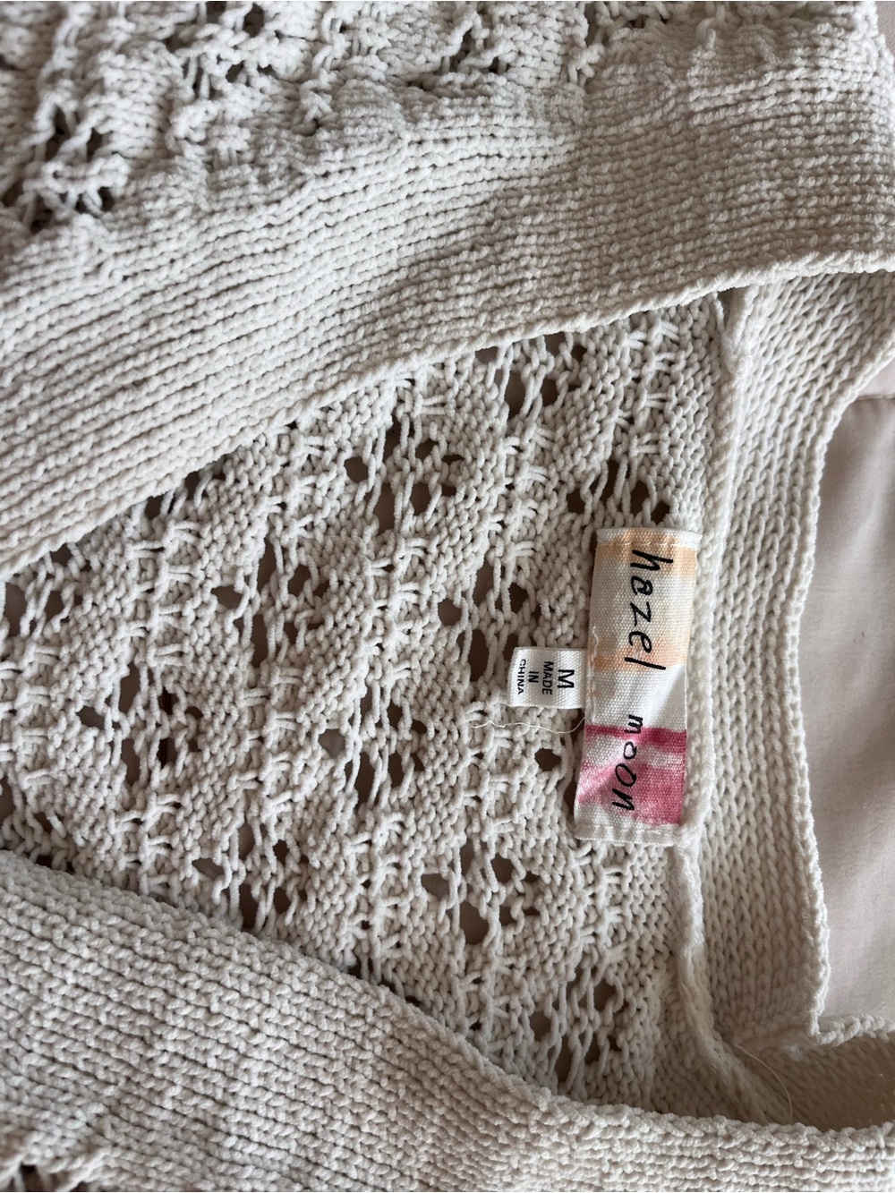 Crocheted cute white sweater - Picture 2 of 3